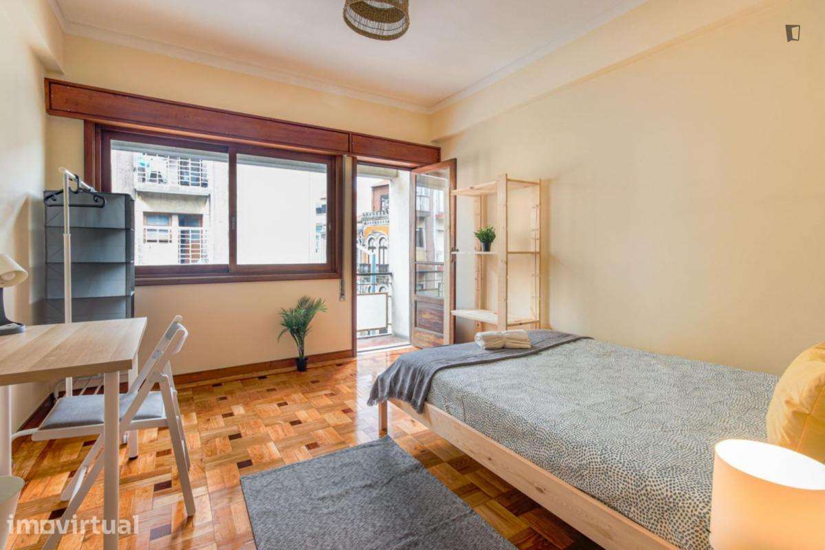 Quarto - localizado em Santo Ildefonso Porto - Grande imagem: 3/10