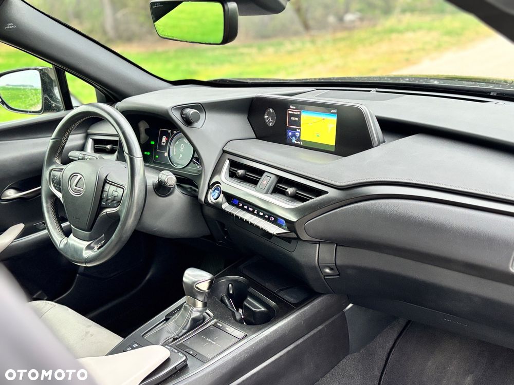 Lexus UX 250h Executive Line - 17