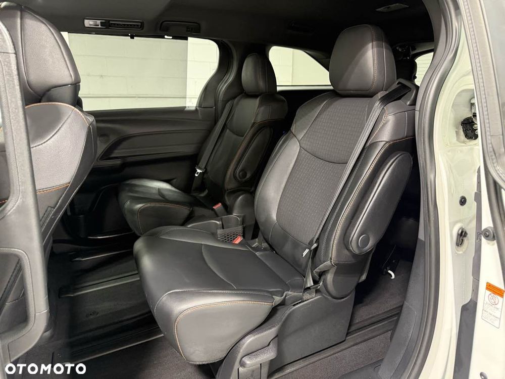 Toyota Sienna - 17