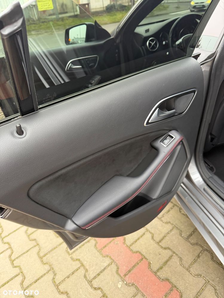 Mercedes-Benz CLA 220 CDI 7G-DCT AMG Line - 18