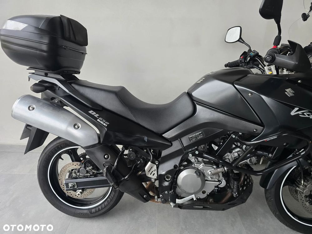 Suzuki V-STROM - 32