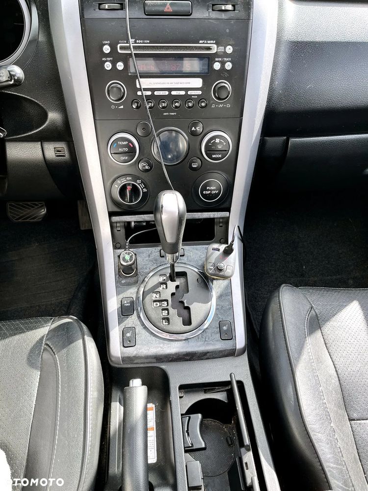 Suzuki Grand Vitara 2.4 De Luxe - 12