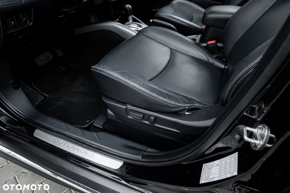 Mitsubishi Outlander 2.4 4WD CVT Intense - 19