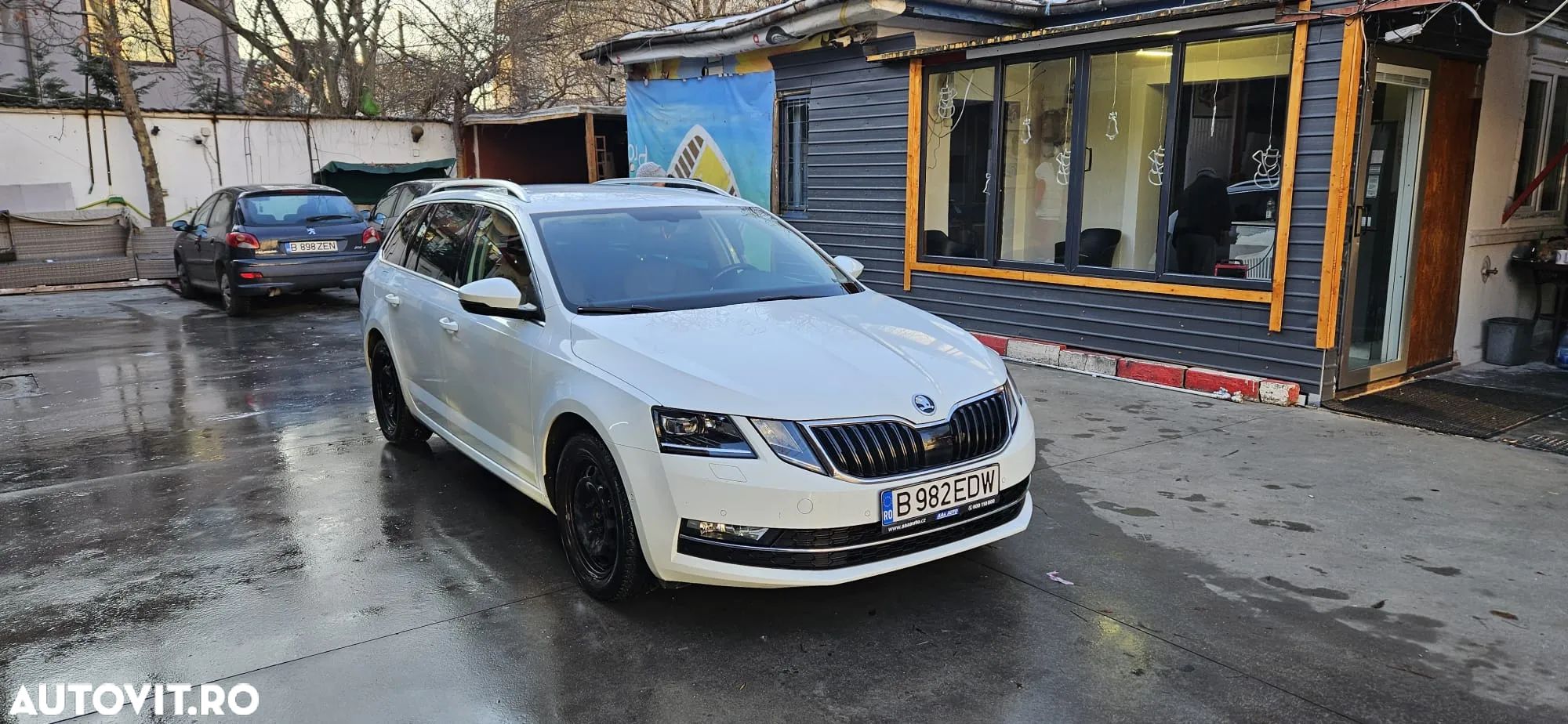 Skoda Octavia 2.0 TDI DSG Premium Edition - 1