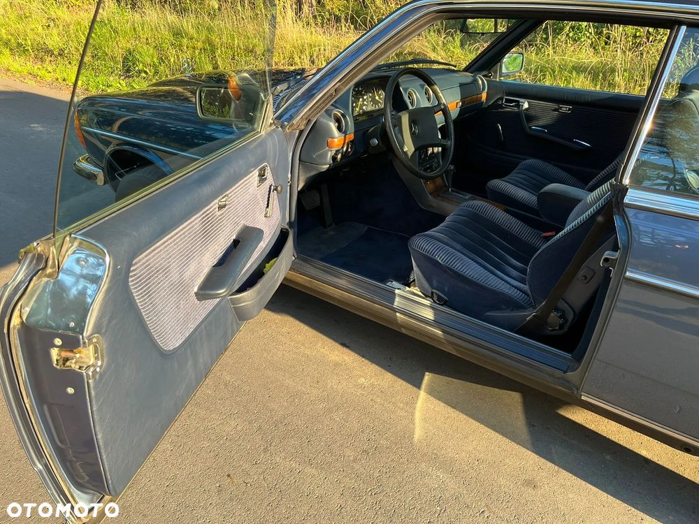 Mercedes-Benz W123 - 13