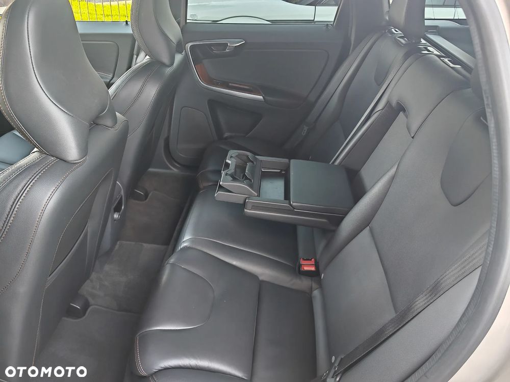 Volvo XC 60 D4 AWD Summum - 11
