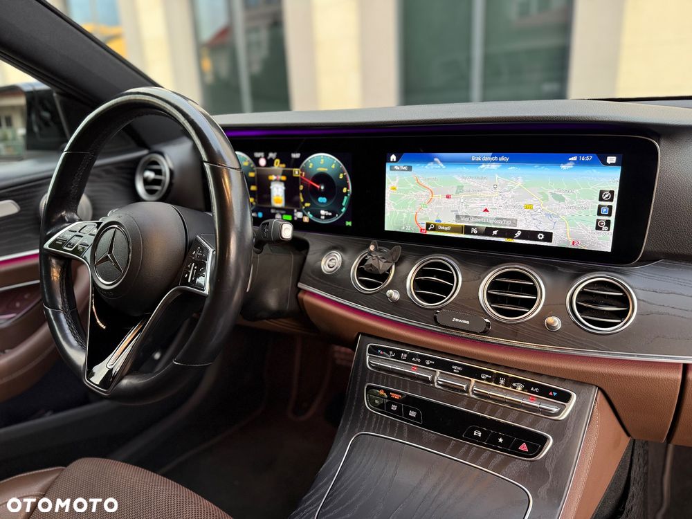 Mercedes-Benz Klasa E 300 de AMG - 35