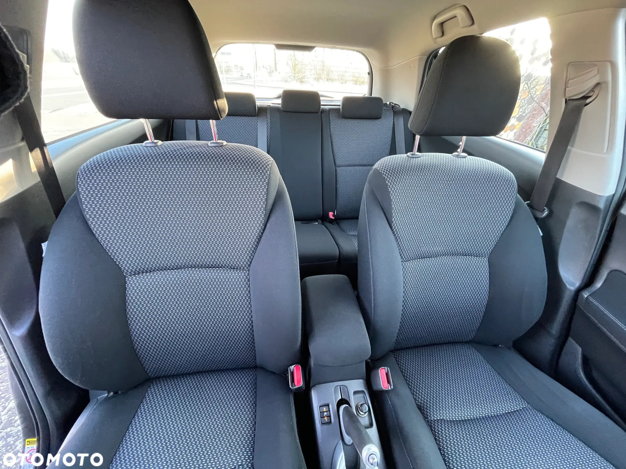 Toyota Auris 1.6 Premium + - 24