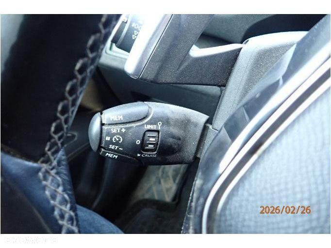 Peugeot 3008 1.6 BlueHDi Allure S&S EAT6 - 26