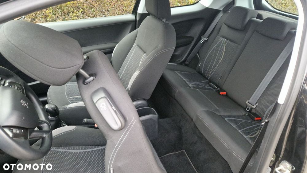 Peugeot 208 1.6 e-HDi Allure STT - 13