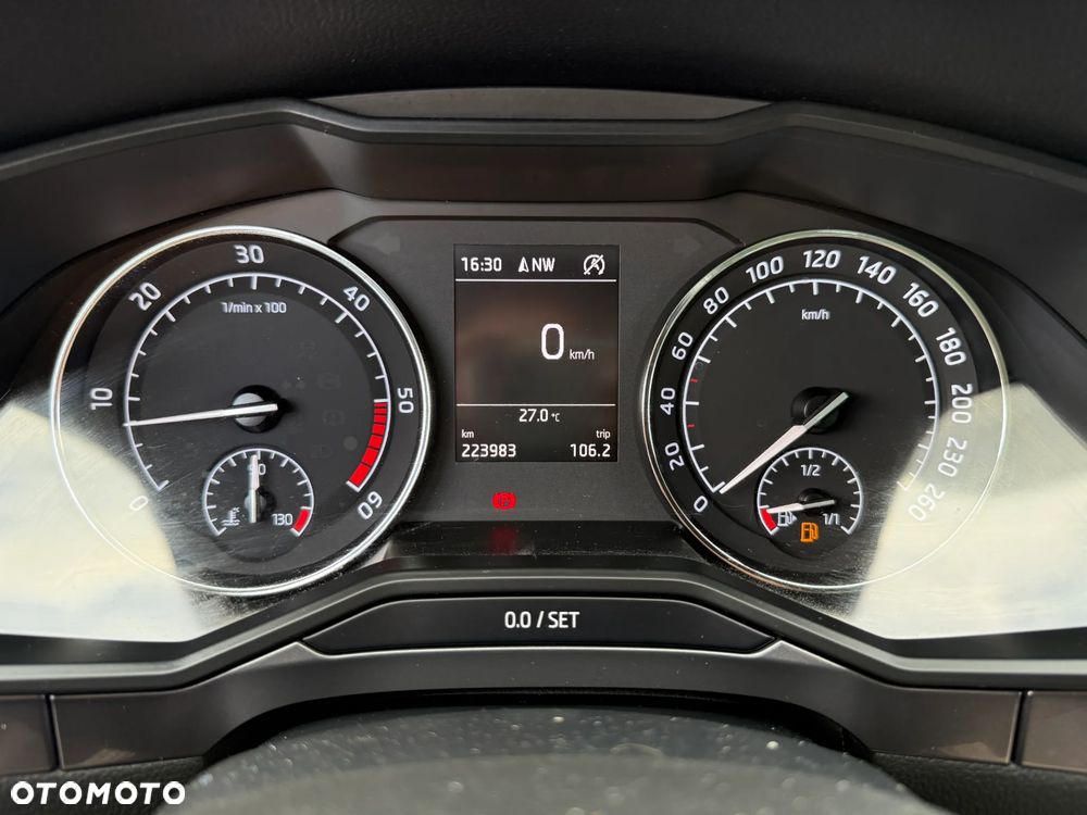 Skoda Superb 2.0 TDI Premium Edition - 16