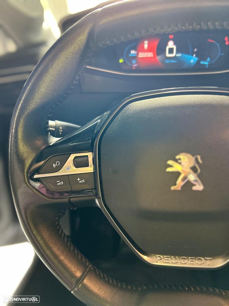 Peugeot 208 PureTech 100 Allure - 19