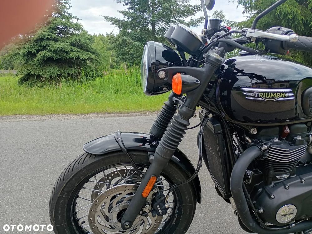 Triumph Bonneville - 2
