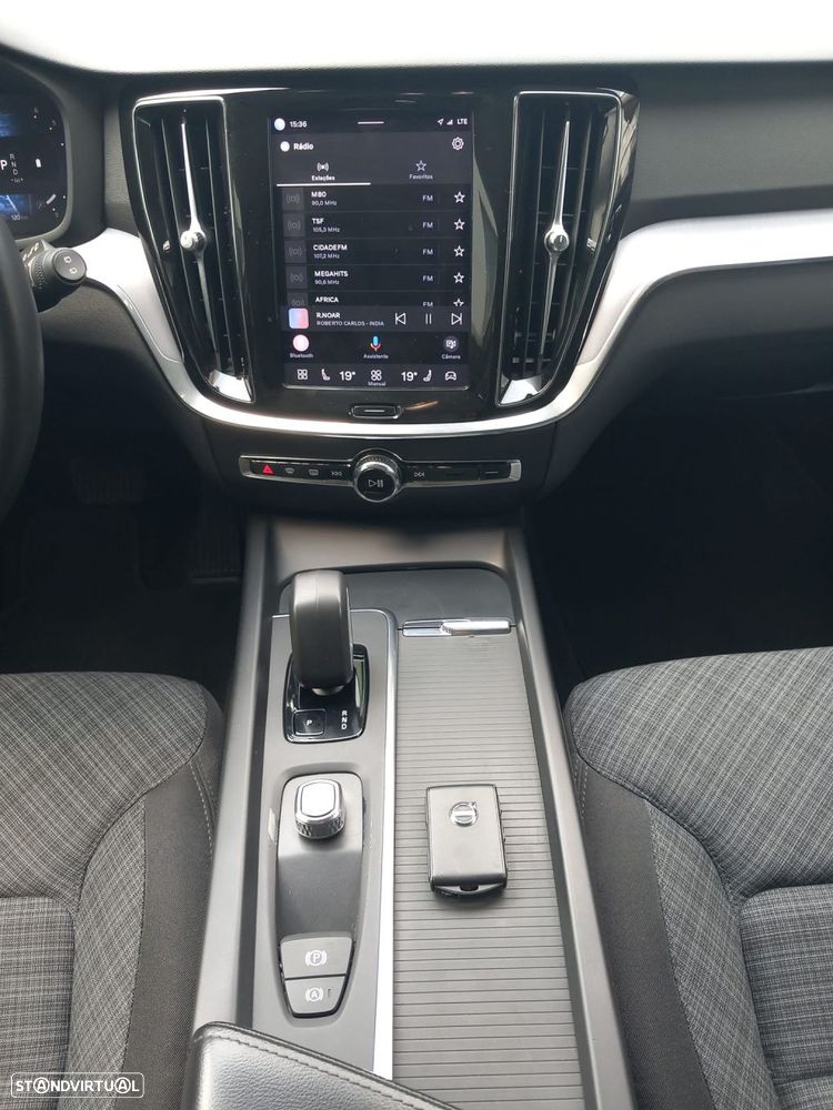 Volvo V60 2.0 D4 Momentum Geartronic - 17