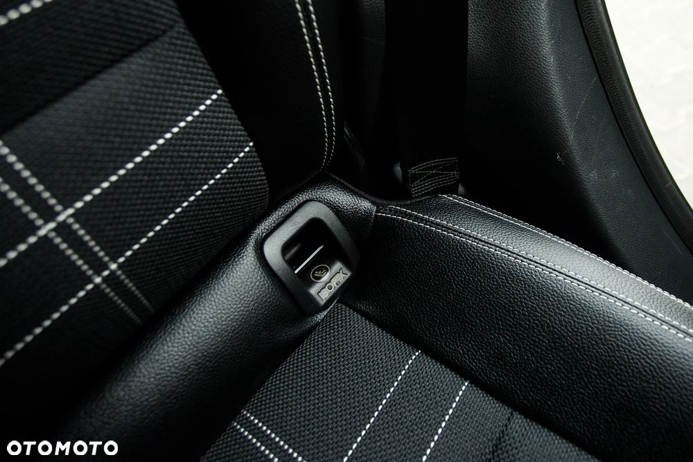 Mercedes-Benz GLA 220 CDI 4Matic 7G-DCT - 25