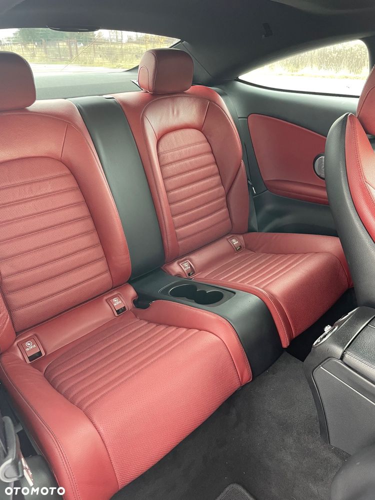 Mercedes-Benz Klasa C 300 9G-TRONIC AMG Line - 25