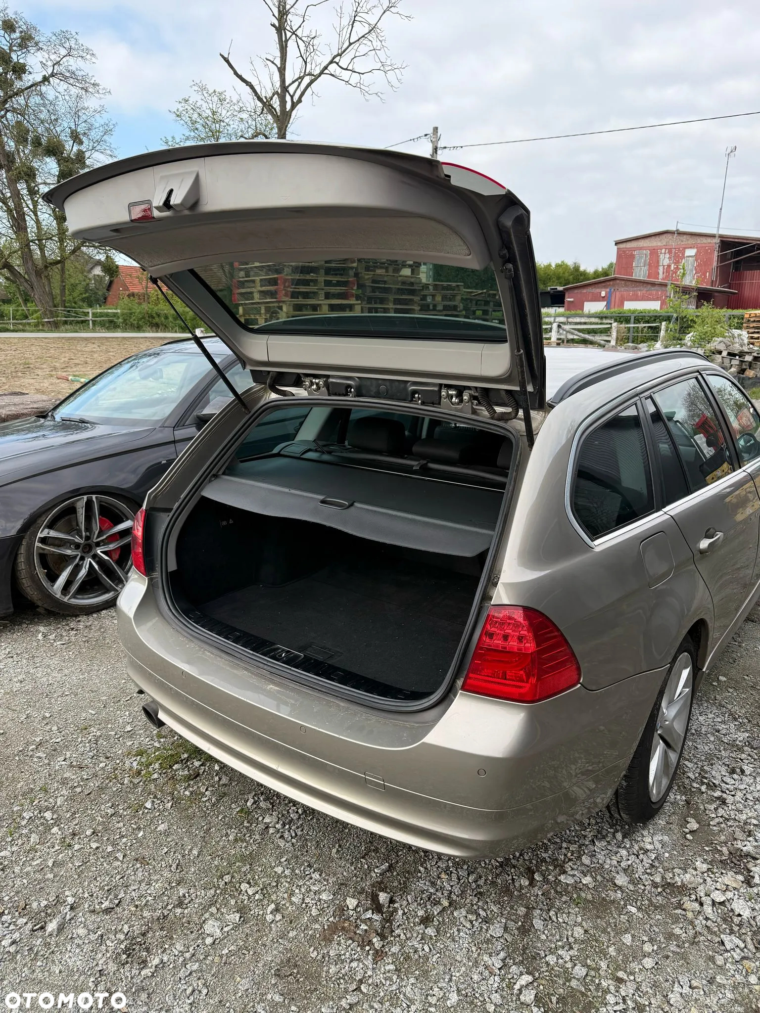 BMW Seria 3 320i Touring - 16