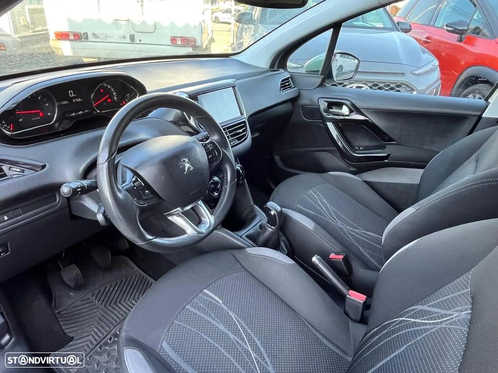 Peugeot 208 - 6