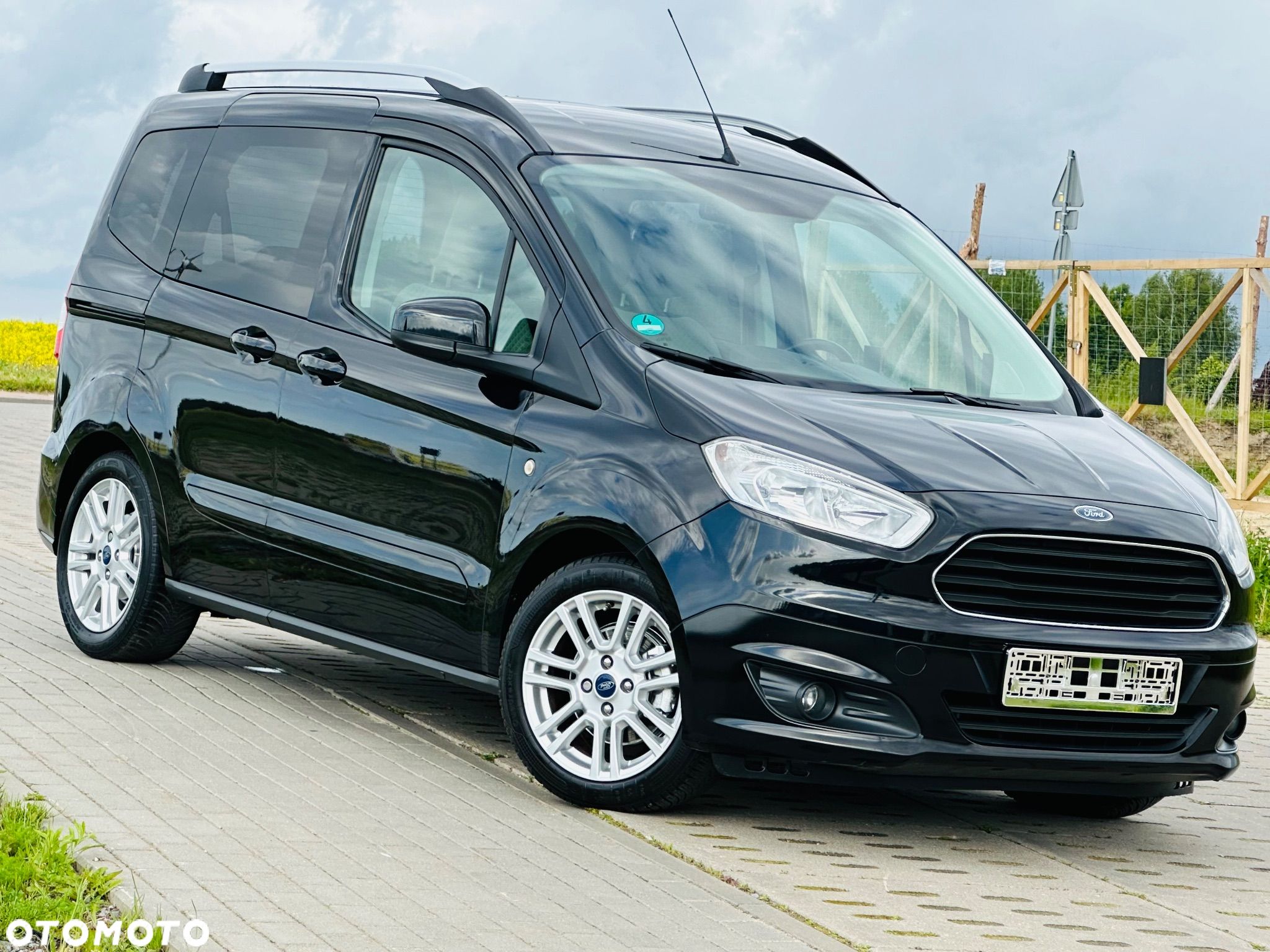 Ford Tourneo Courier 1.0 EcoBoost Titanium - 1