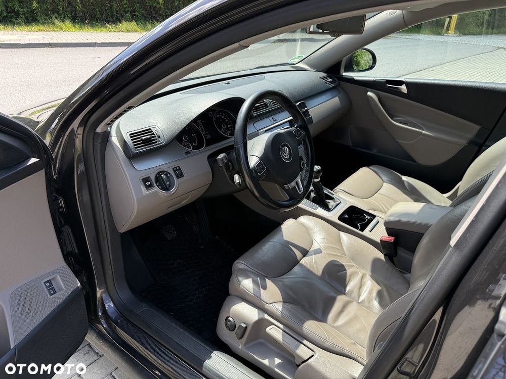 Volkswagen Passat 2.0 Blue TDI SCR Comfortline - 18