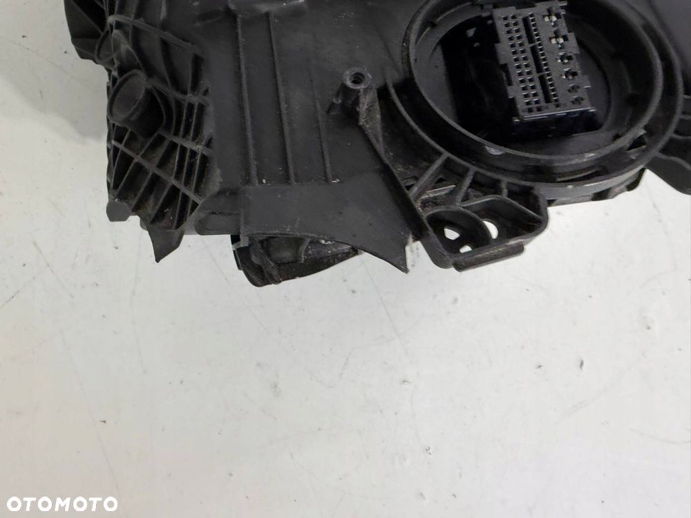 lampa prawy przód prawa przednia porsche taycan 9j1 eu - 10