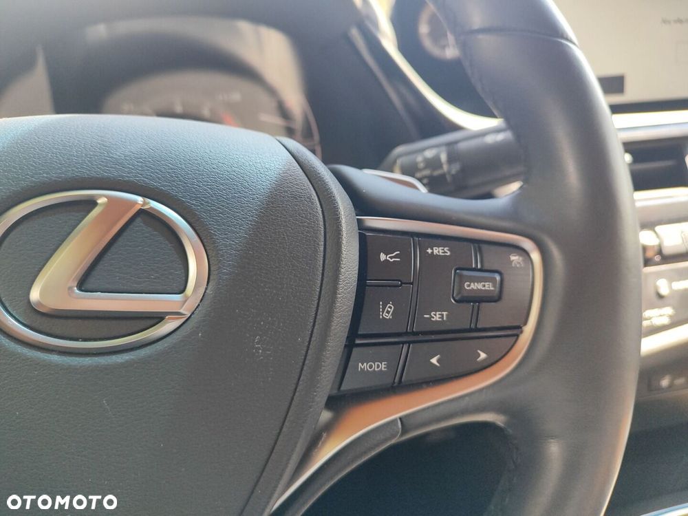 Lexus ES 300h Business Edition - 18