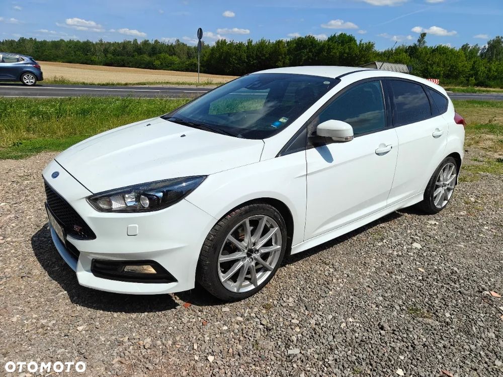 Ford Focus 2.0 EcoBoost ST mit Leder-Sport-Paket - 2