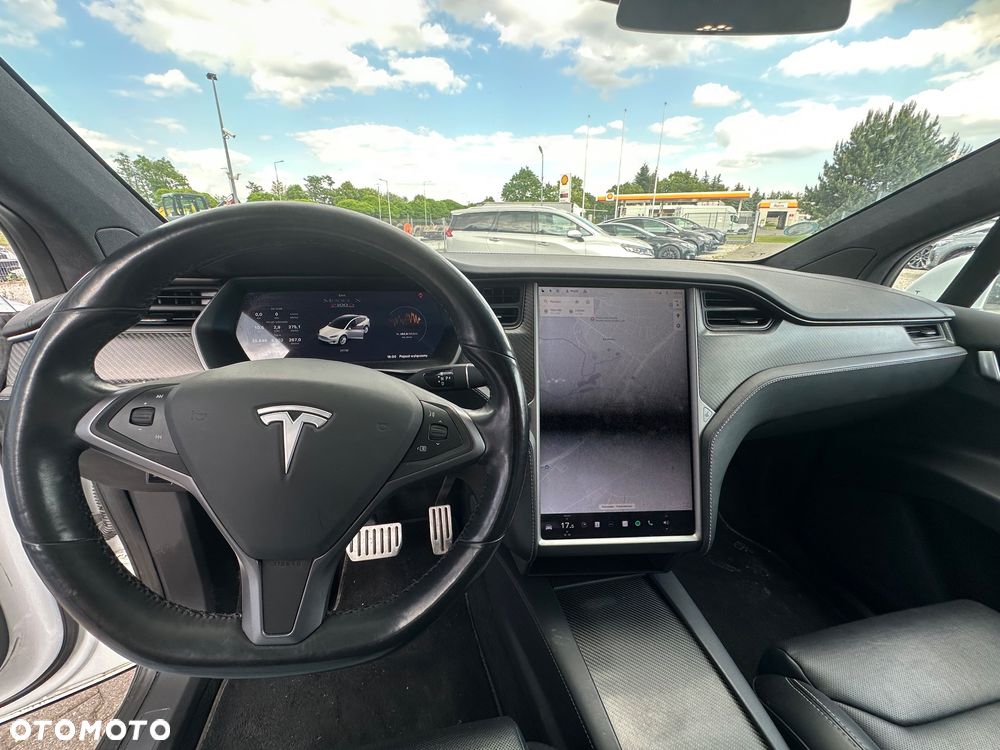Tesla Model X - 19