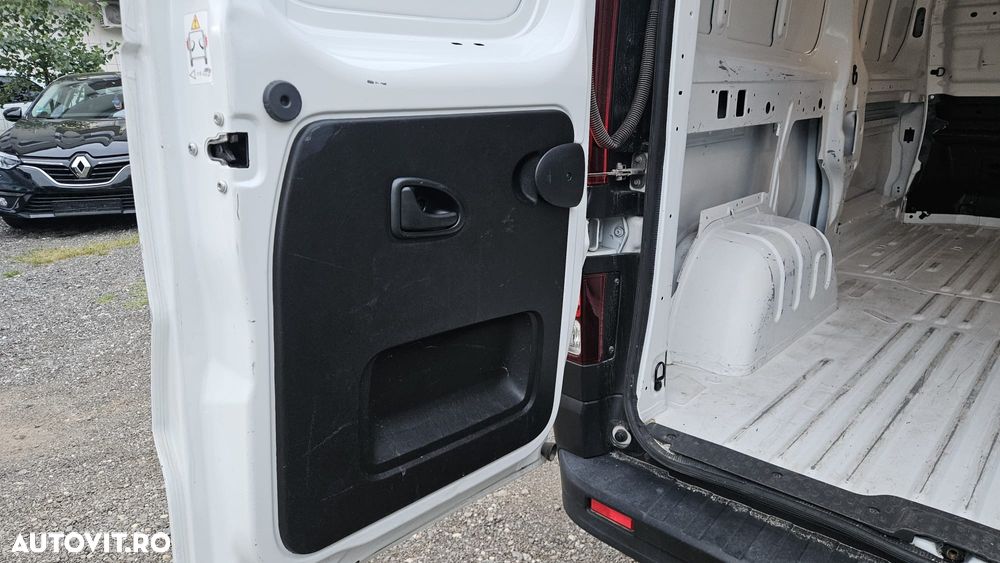 Renault Trafic - 16