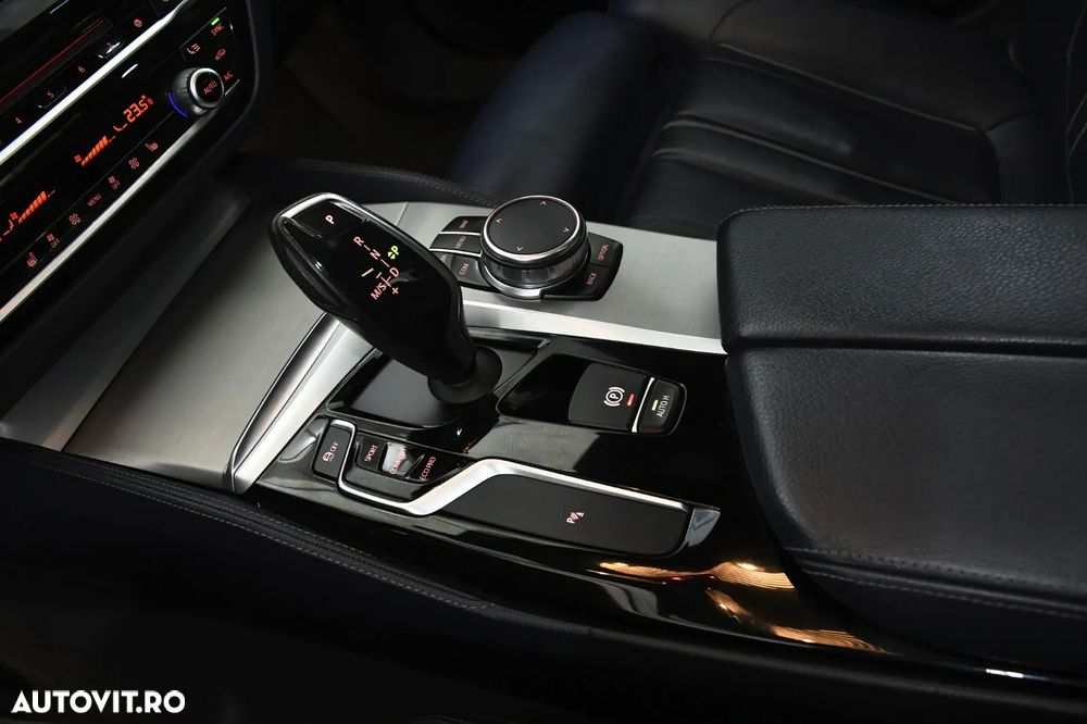 BMW Seria 5 520d Aut. Luxury Line - 15