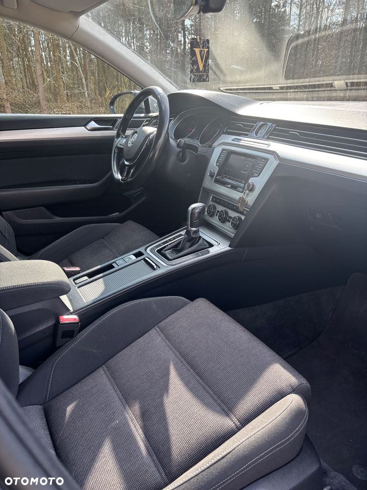 Volkswagen Passat 2.0 TDI SCR DSG Comfortline - 8