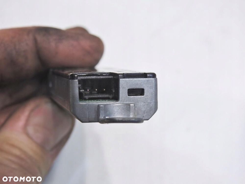 WZMACNIACZ ANTENY AUDI A6 C6 4F9035225A - 3