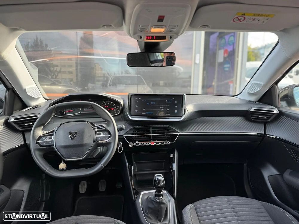 Peugeot 208 - 30