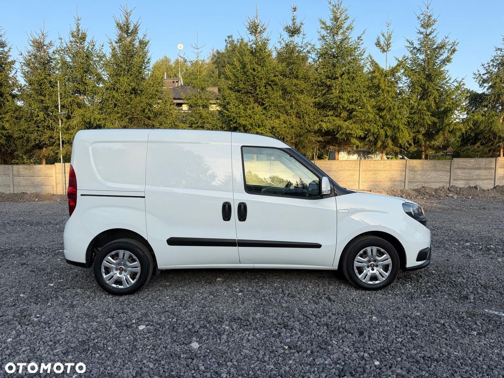 Fiat DOBLO / 1.6D / FV23% / NAJBOGATSZA WERSJA / 3 OSOBOWY / NAVI / CARPLAY - 6