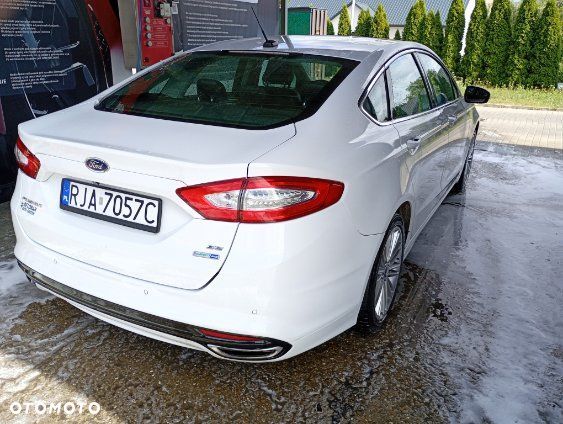 Ford Fusion - 4