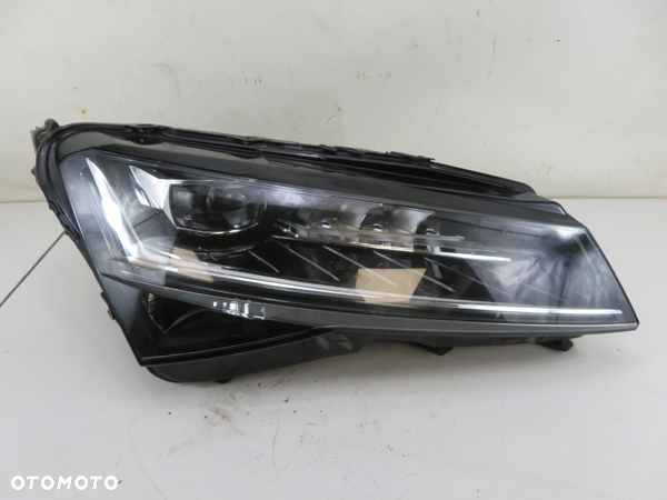 LAMPA PRAWA PRZEDNIA SKODA SUPERB III 3V1941016D