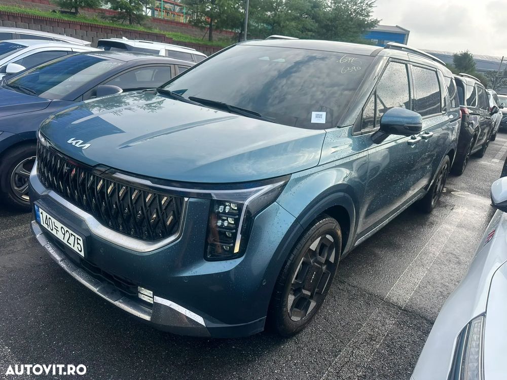 Kia Carnival - 2