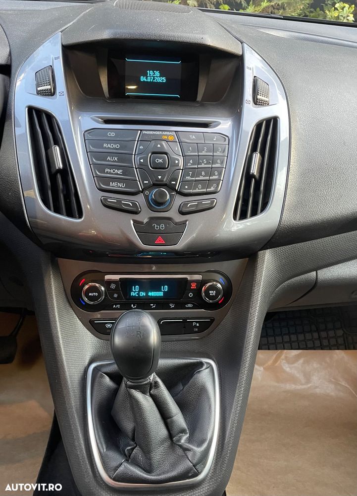 Ford Tourneo Connect 1.6 TDCi Start-Stop Titanium - 37