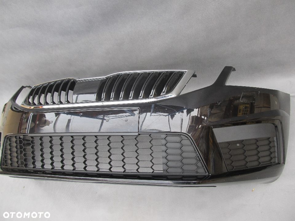 Zderzak przedni Skoda Octavia 3 RS 17 - 20 Sprysk. Lakier 9910 / LF9R - 8