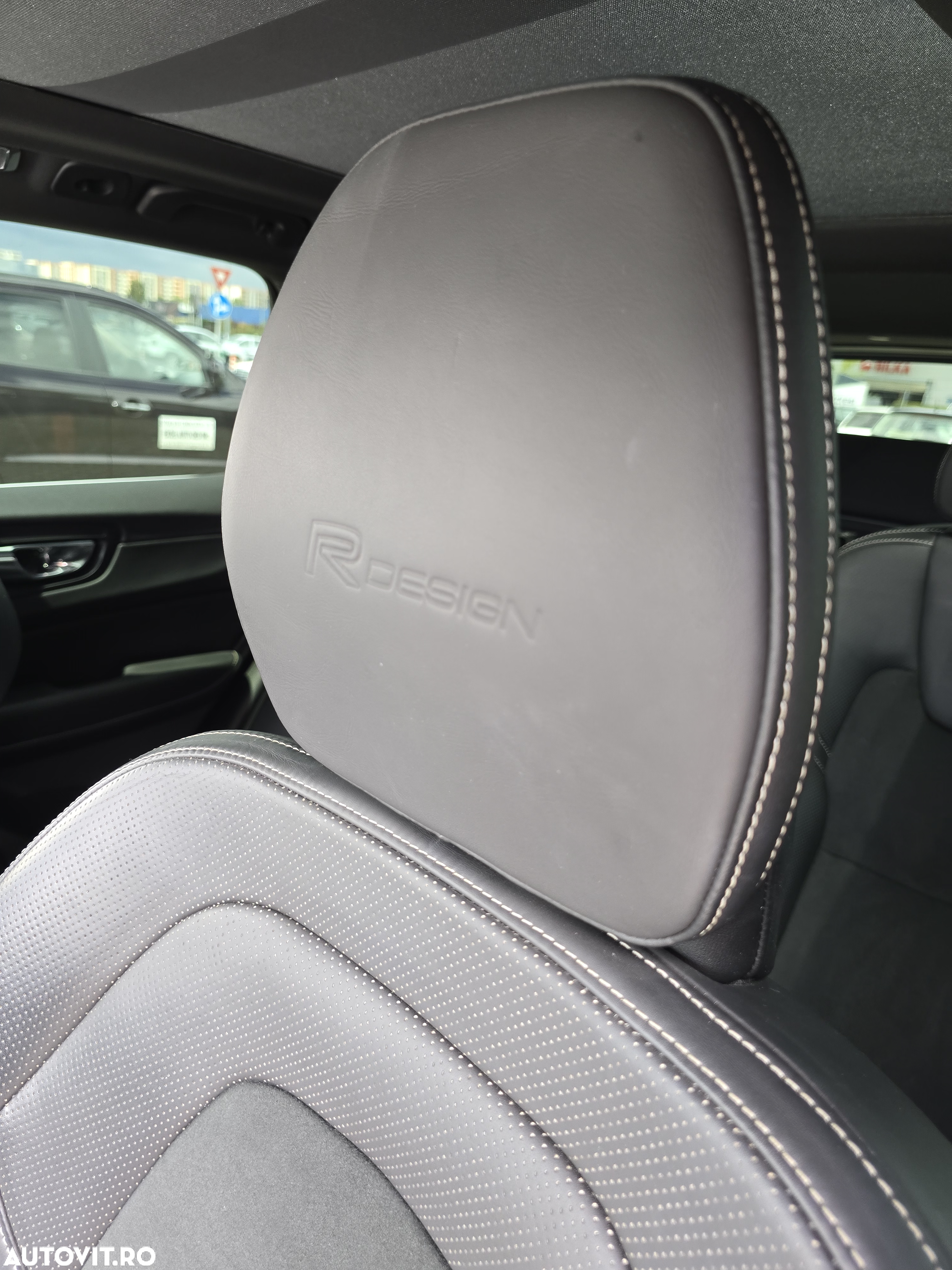 Volvo XC 60 D4 R-Design - 12