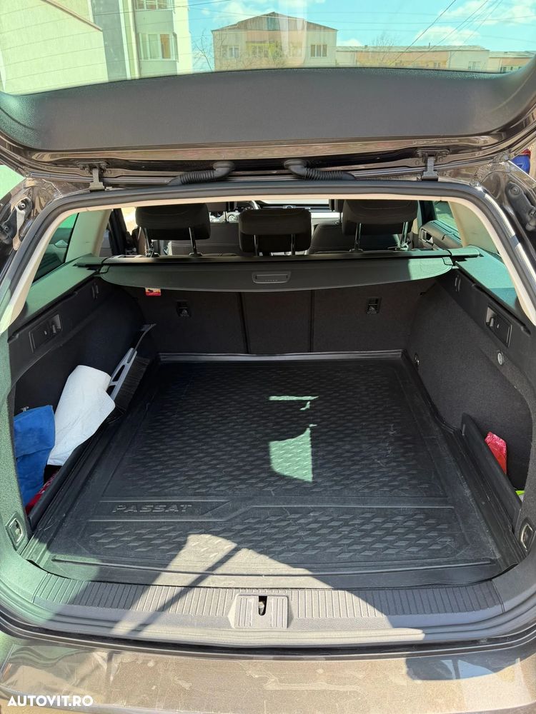 Volkswagen Passat 1.6 TDI SCR DSG - 13