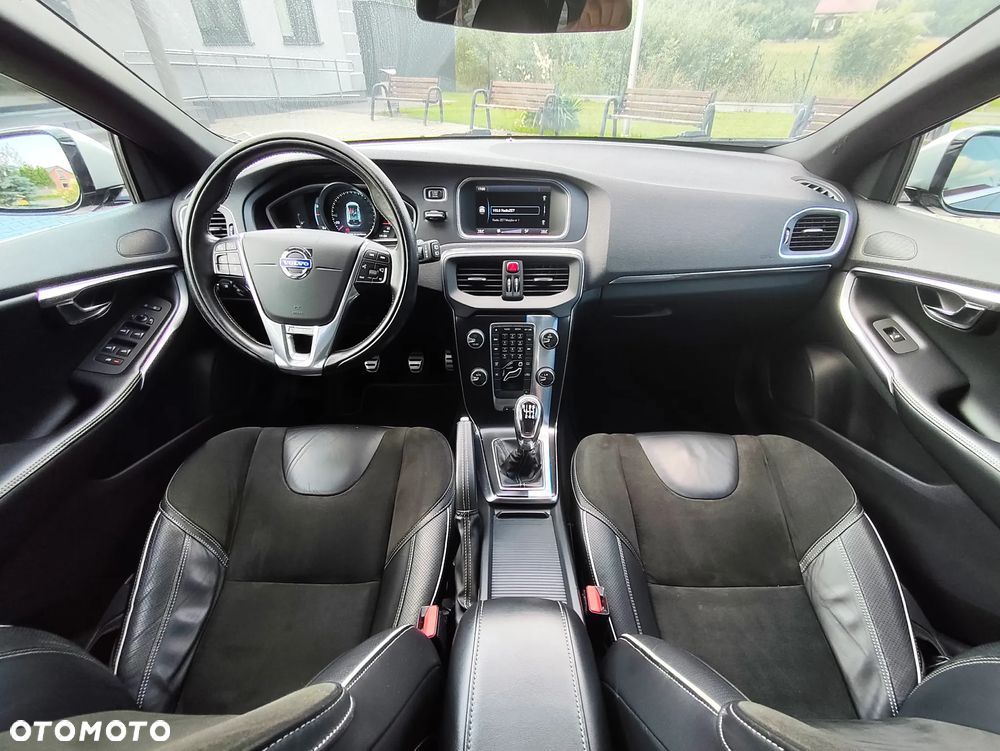 Volvo V40 D2 R Design - 14