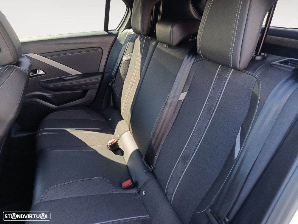 Opel Astra 1.2 T GS Aut. - 13