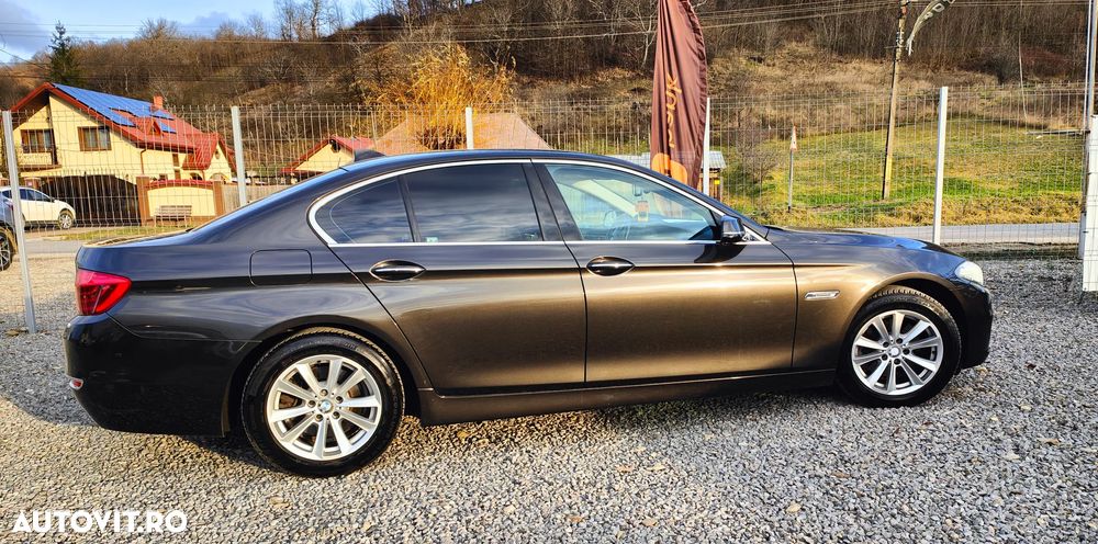 BMW Seria 5 520d Aut. Luxury Line - 2