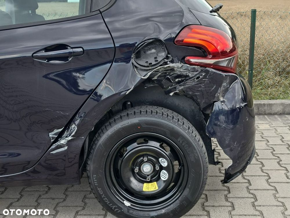 Peugeot 208 - 33