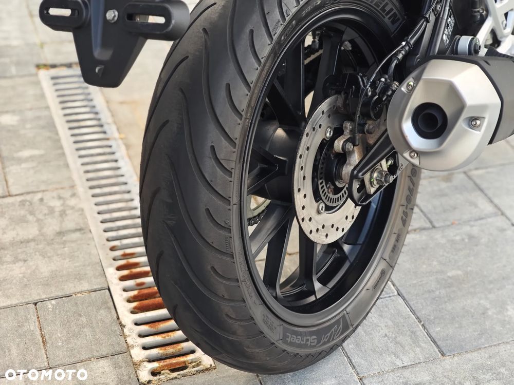 Yamaha MT - 24