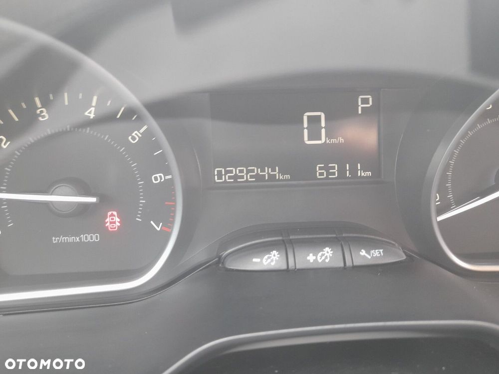 Peugeot 2008 1.2 Pure Tech Style S&S EAT6 - 28