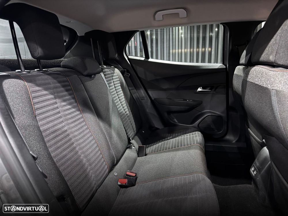 Peugeot 2008 1.2 PureTech Active Pack EAT8 - 26