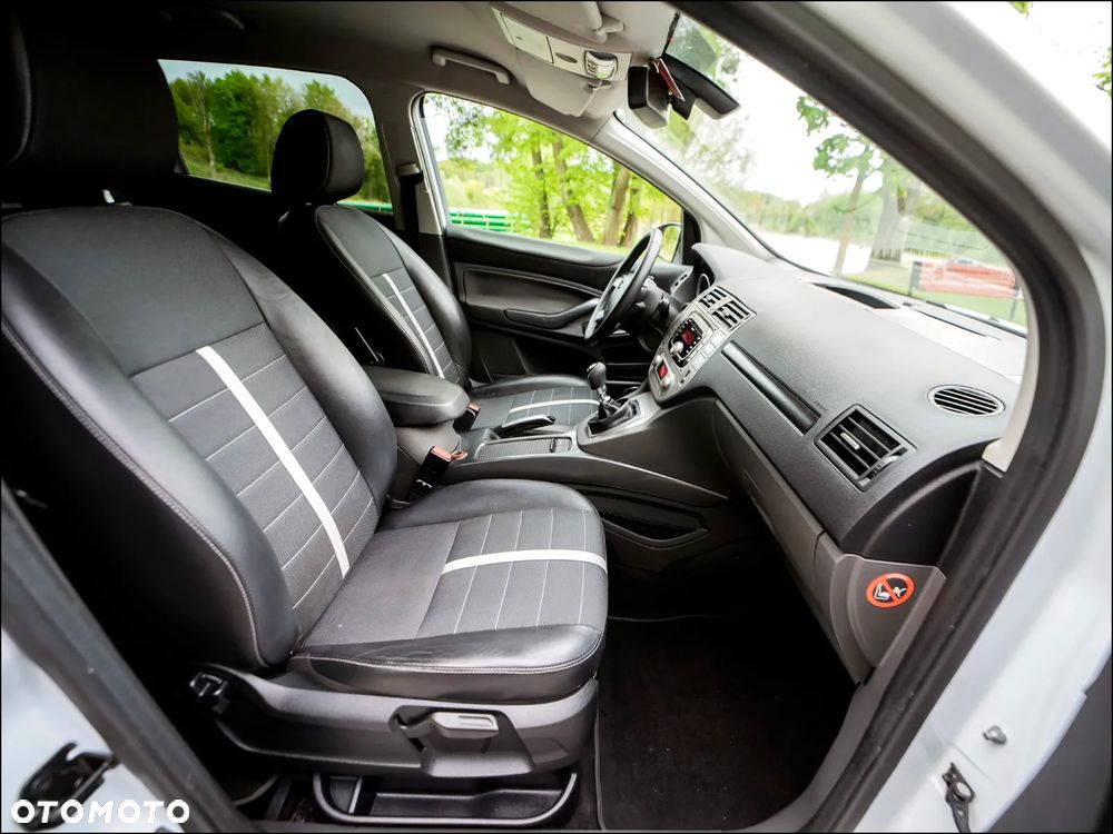 Ford Kuga - 37