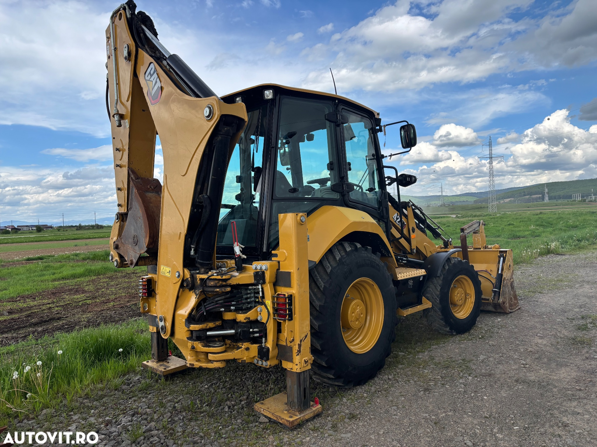 Cat 428, 2 bucati disponibile, an 2023, 1200 ore respectiv 1800 ore - 3